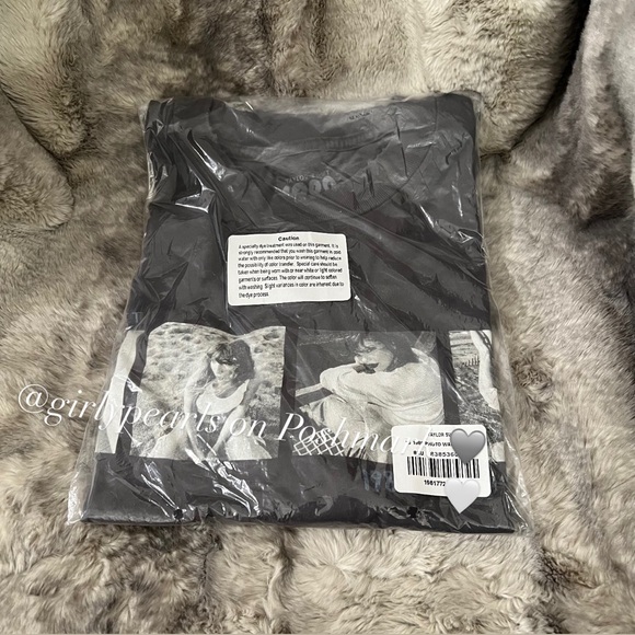 Official Taylor Swift Merch T-Shirt NEW - Picture 2 of 5